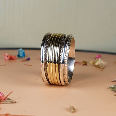 detailed spinner ring